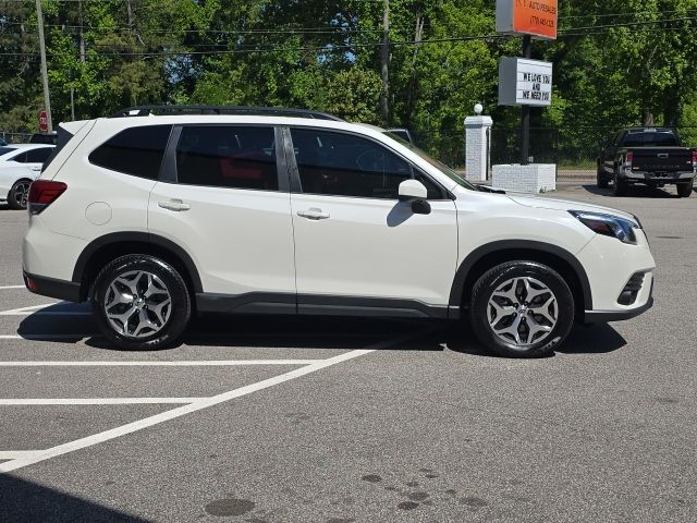 2023 Subaru Forester Premium:B02302