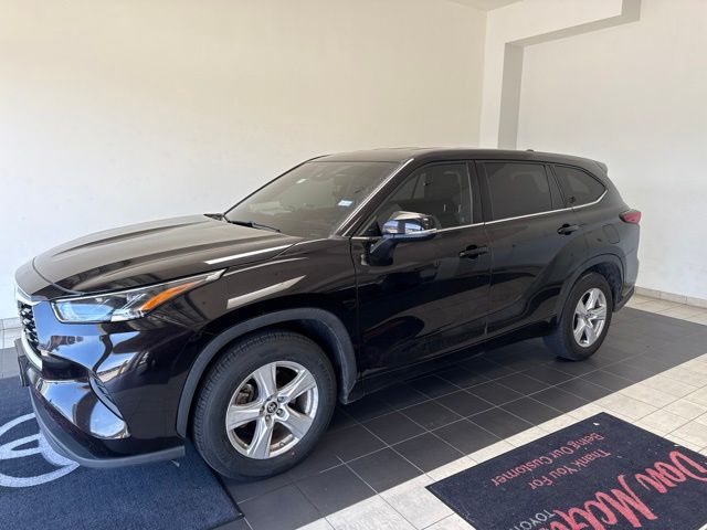 2022 Toyota Highlander L Brown at Bravo Nissan