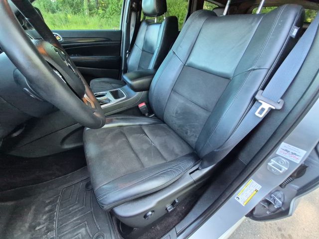 Used 2019 Silver Jeep Altitude image 27
