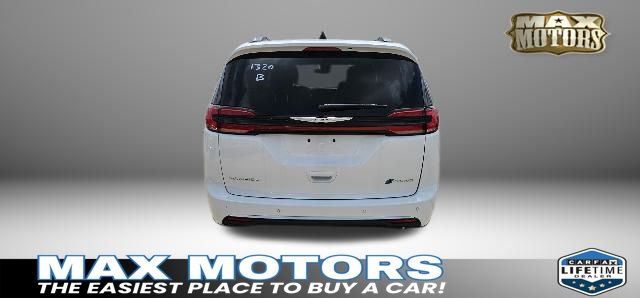 2024 Chrysler Pacifica Hybrid Pinnacle 8