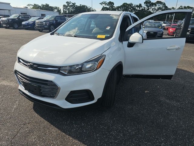 2021 Chevrolet Trax LS photo