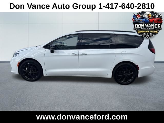 Bright White Clearcoat 2025 Chrysler Pacifica Limited FWD Minivan Front-Wheel Drive 9-Speed Automatic