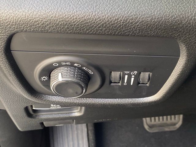 new 2025 Jeep Grand Cherokee car, priced at $39,696