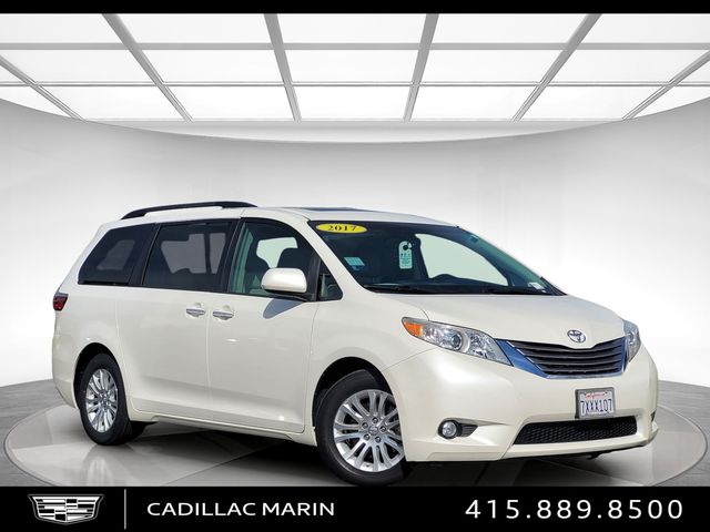2017 Toyota Sienna XLE 7-Passenger Auto Access Seat FWD
