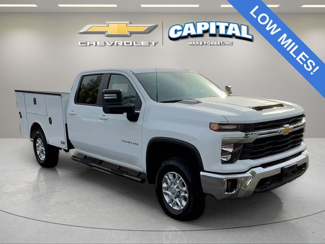 Used 2025 White Chevrolet LT image 8