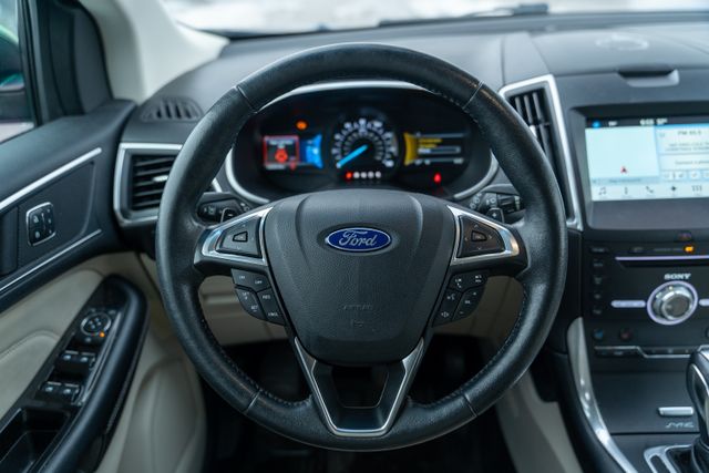 2017 Ford Edge Titanium 11