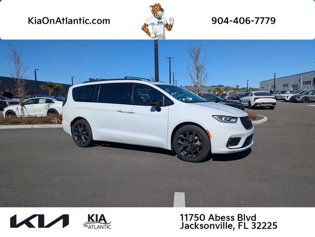 Bright White Clearcoat 2025 Chrysler Pacifica Limited FWD Minivan Front-Wheel Drive 9-Speed Automatic