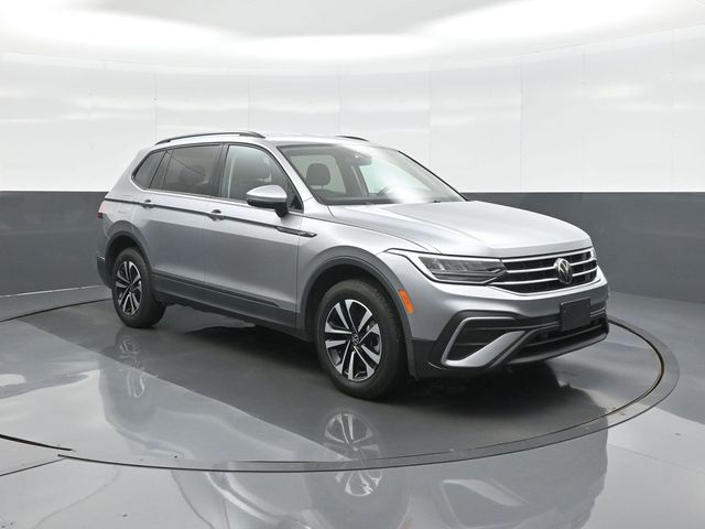 Pyrite Silver Metallic 2022 Volkswagen Tiguan SUV / Crossover Front-Wheel Drive 8-Speed Automatic