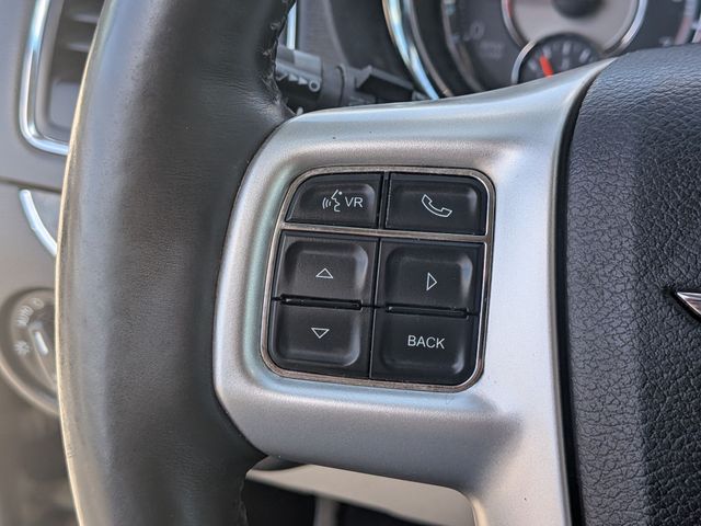 2015 Chrysler Town & Country - Image 19