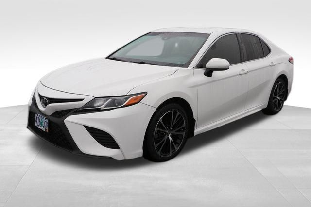 2018 Toyota Camry SE 22