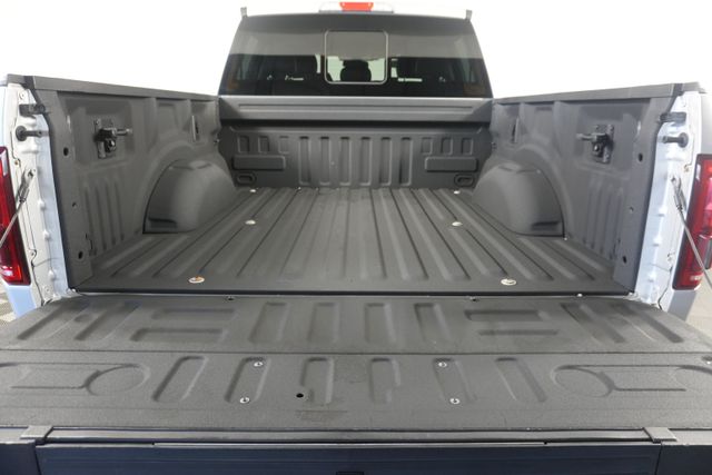 Used 2017 Silver Ford Lariat image 9