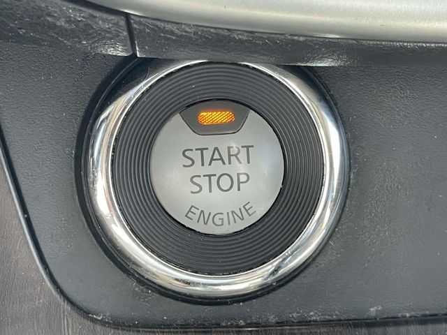 Used 2020 White Nissan Platinum image 30