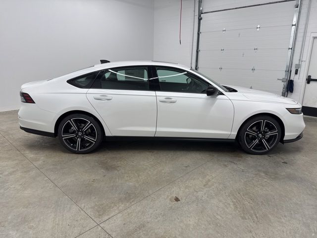 New 2026 Silver Honda SE image 4