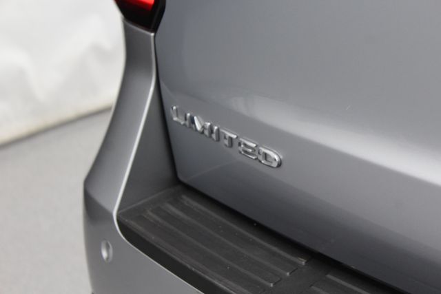 Used 2023 Silver Ford Limited image 12