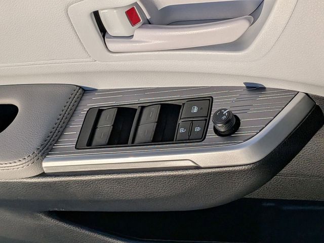 2026 Toyota Sienna LE - Photo 15