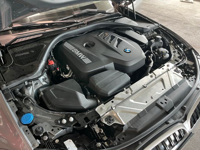 2025 BMW 3 Series 330i - Photo 15