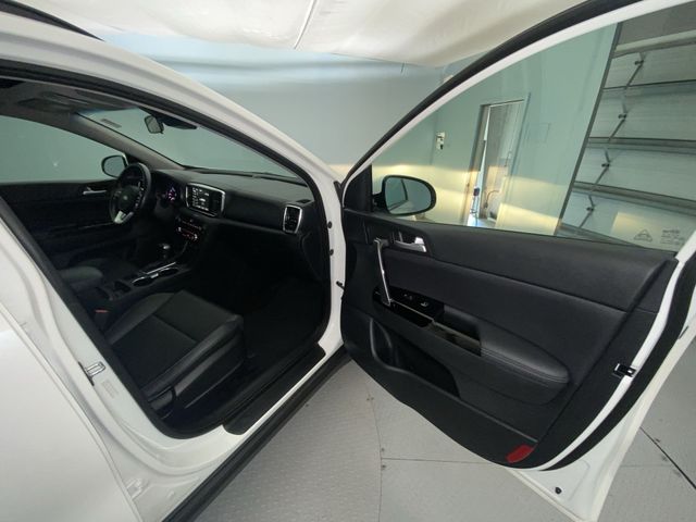 Used 2022 White Kia EX image 24