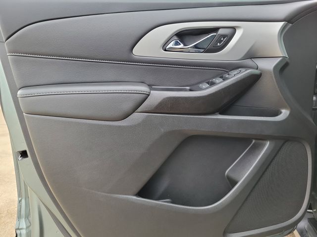 2023 Chevrolet Traverse LT - 11