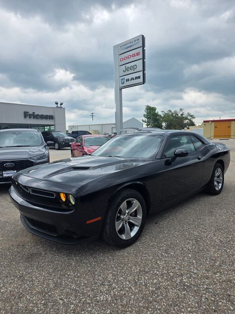 Pitch Black Clearcoat 2021 Dodge Challenger SXT RWD Coupe Rear-Wheel Drive 8-Speed Automatic