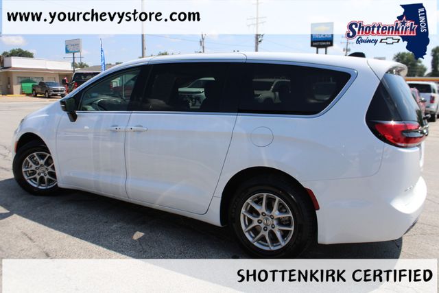 Used 2024 Chrysler Pacifica Van