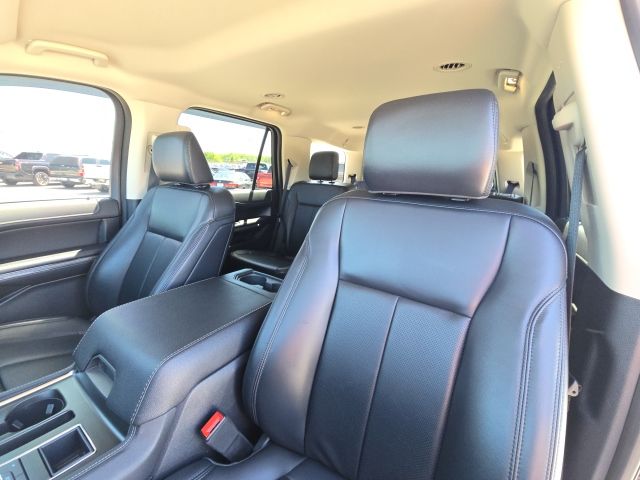 2024 Ford Expedition XLT:B02304