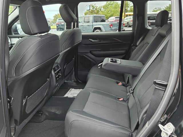 2025 Jeep Grand Cherokee Laredo X 4x4