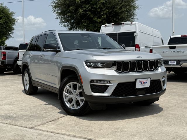 2023 Jeep Grand Cherokee Limited Silver at River Oaks CDJR