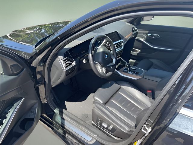 2019 BMW 3 Series 330i - Photo 8