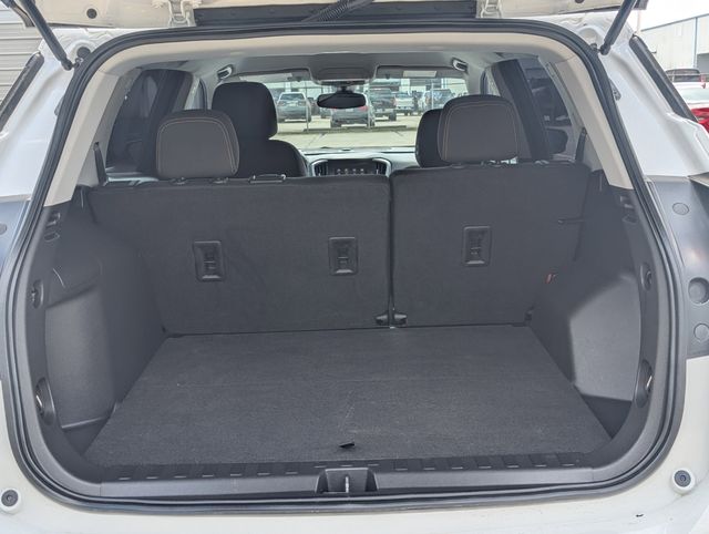 Used 2021 White GMC SLE image 25