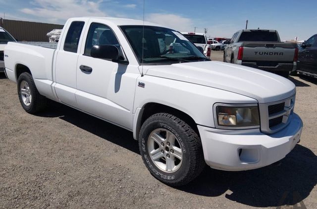 Bright White Clearcoat 2011 RAM Dakota 5-Speed Automatic