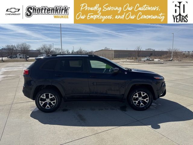 Used 2015 Jeep Cherokee Trailhawk with VIN 1C4PJMBS6FW665427 for sale in Waukee, IA