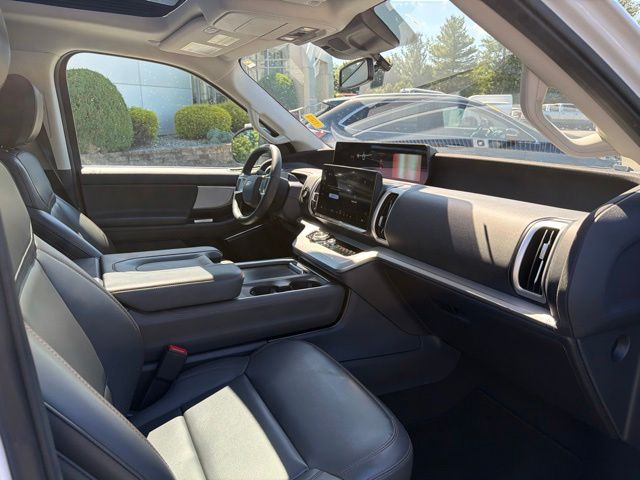 2025 Ford Expedition Active Oxford White - Grieco Acura - Image 9