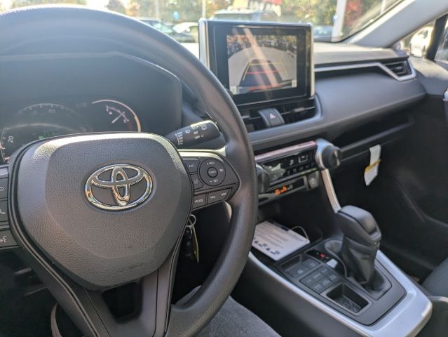 2024 Toyota RAV4 LE 28