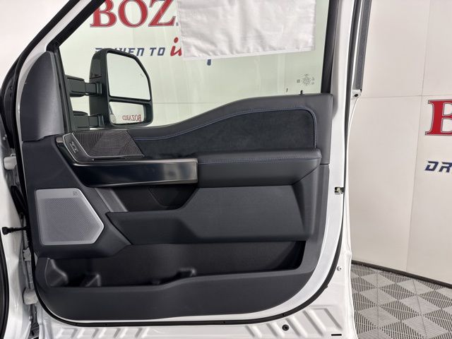 2025 Star White Metallic Tri-Coat Ford Super Duty F-350 SRW Platinum 4X4 Truck