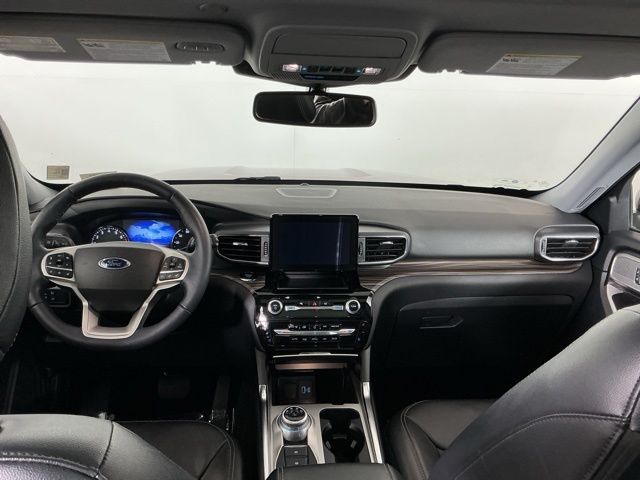 Used 2022 Red Ford Limited image 28