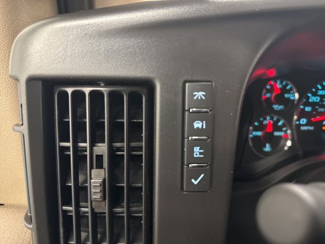 New 2026 Summit White Chevrolet Work Van image 27