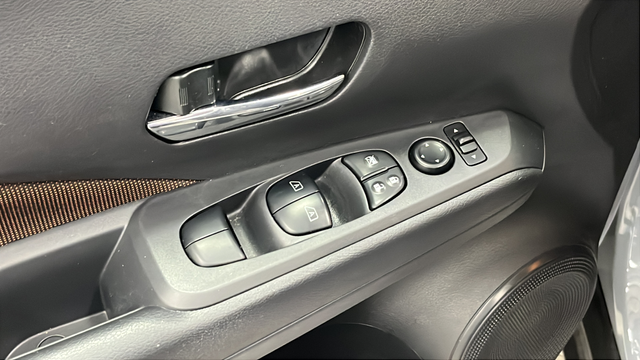 Used 2024 Boulder Gray Pearl Nissan SR image 21