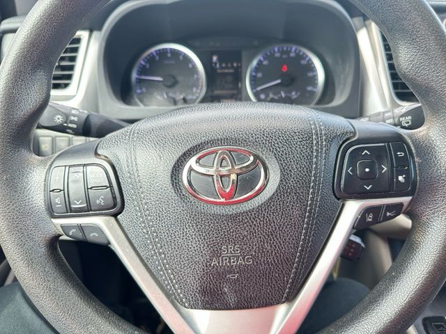 2018 Toyota Highlander LE — photo 24