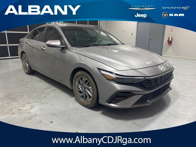 2024 Hyundai Elantra SEL FWD
