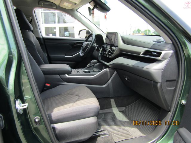 used 2023 Toyota Highlander car, priced at $32,999