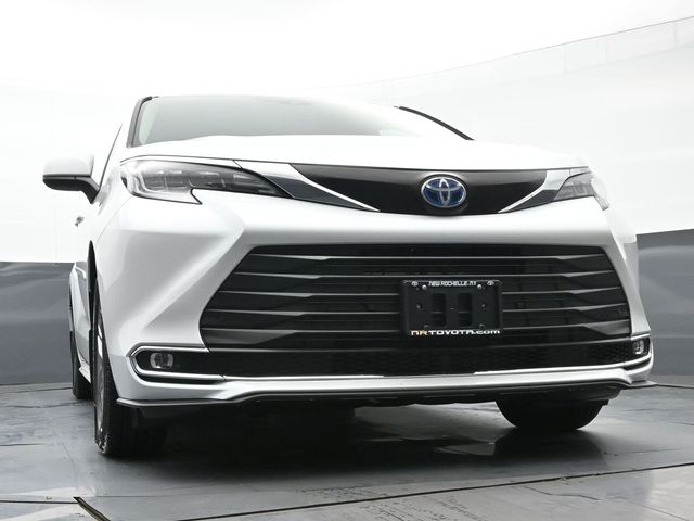 2024 Toyota Sienna XLE 38