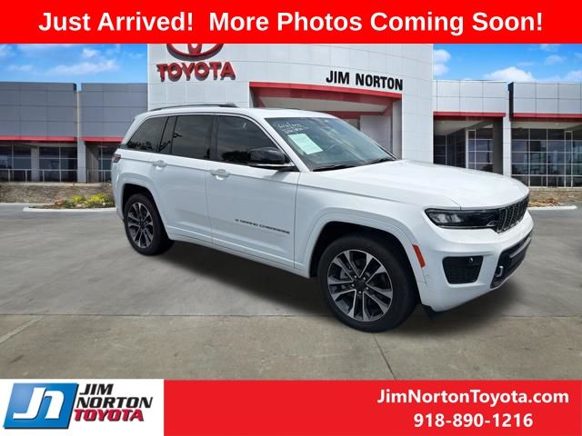 2022 Jeep Grand Cherokee Overland 4x4's photo