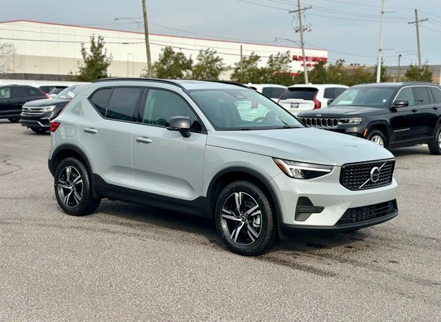 2026 Volvo XC40 B5 Core
