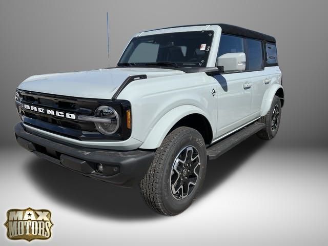 2024 Ford Bronco Outer Banks 3