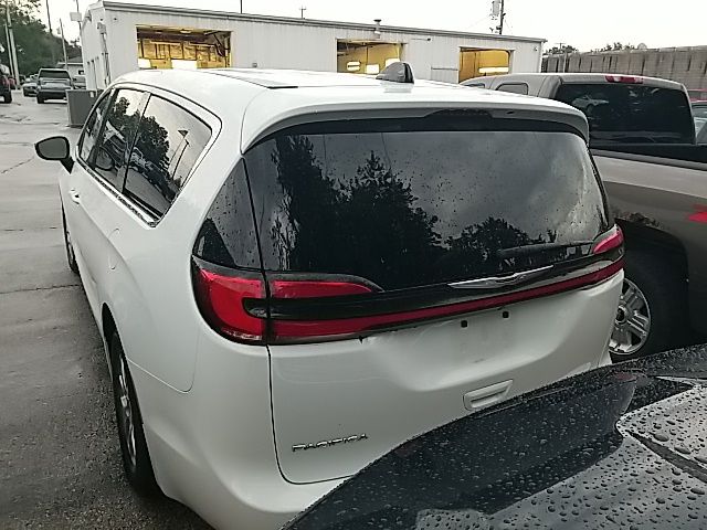 Used 2024 Chrysler Pacifica Van