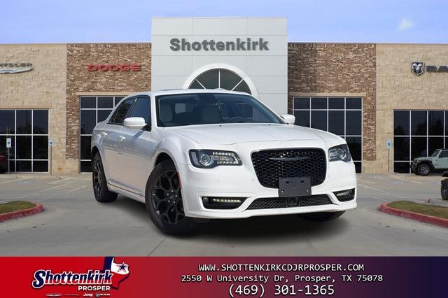 2023 Chrysler 300 Touring L AWD's photo