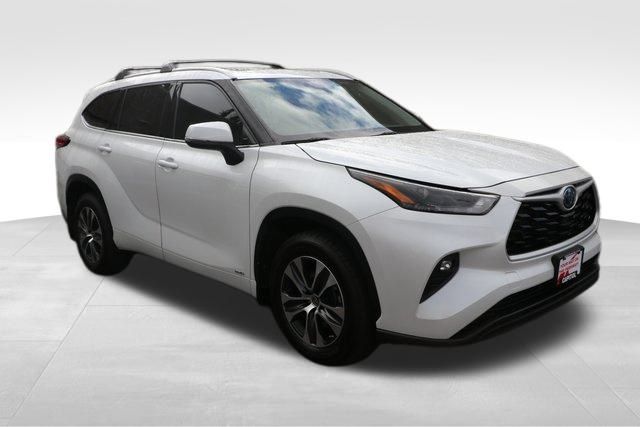 2022 Toyota Highlander Hybrid XLE 17