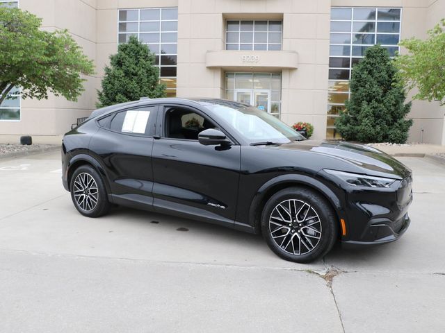2025 Ford Mustang-Mach-e Premium's photo