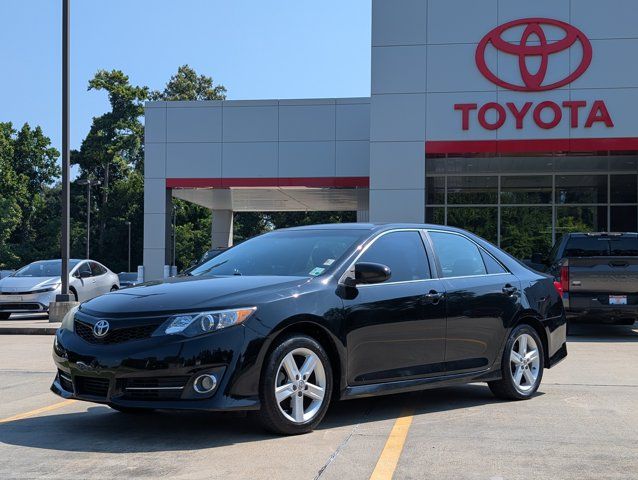 Attitude Black Metallic 2014 Toyota Camry Sedan Front-Wheel Drive 6-Speed Automatic