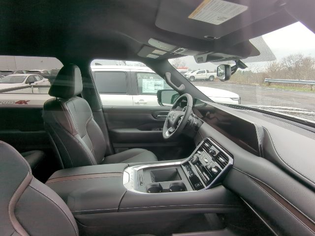 2025 Nissan Armada SL - Photo 12